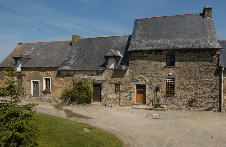 Alignement de maisons, la Couture (Saint-Aubin-du-Pavail fusionnée en Châteaugiron en 2017)