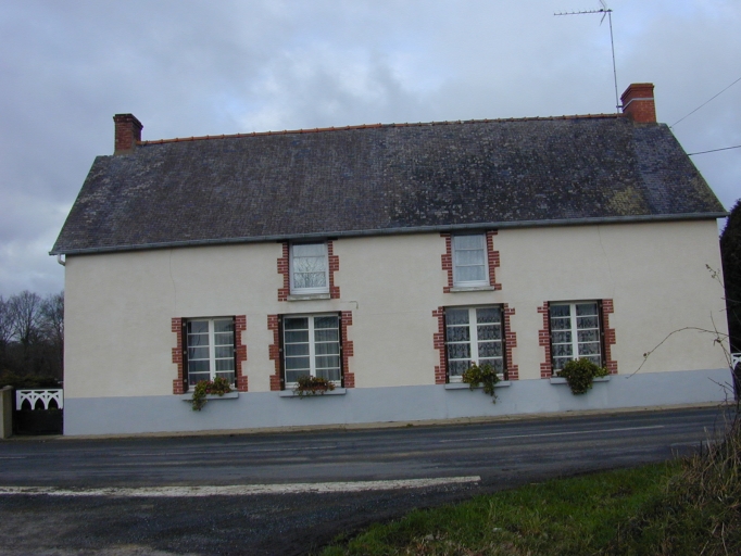 2ème alignement de deux maisons, la Belle Etoile (Sens-de-Bretagne)