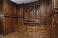 Meubles de sacristie : chasublier, armoire confessionnal