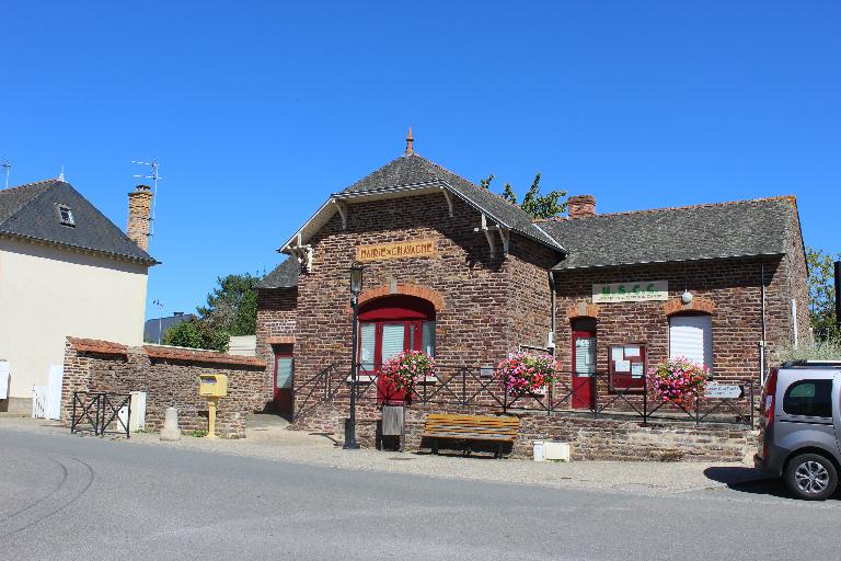 Ancienne mairie et bureau de poste, rue du centre (Chavagne)