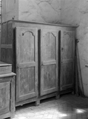 Armoire (armoire à trois battants) (1), ancienne collégiale, actuellement église Sainte-Marie-Madeleine (Champeaux)