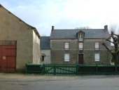 Ferme, actuellement maison, 17 rue de l'Ecole (Chasné-sur-Illet)
