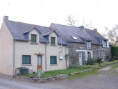 Alignement de trois maisons, la Rochelle (Renac)