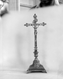 Croix d'autel, église paroissiale Notre-Dame (Pocé-les-Bois)