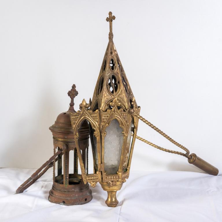 Ensemble de 2 lanternes de procession, basilique Notre-Dame-du-Roncier (Josselin)