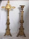 Garniture d'autel : croix d'autel et paire de chandeliers d'autel