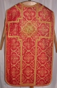 Ornement rouge 2 : chasuble, bourse de corporal, étole, manipule, voile de calice