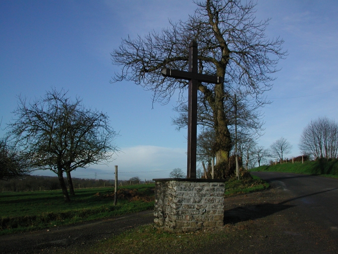 Croix de chemin, près de l'Aunay (Dourdain)