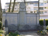 Monument aux morts, place du marché (Cesson-Sévigné)