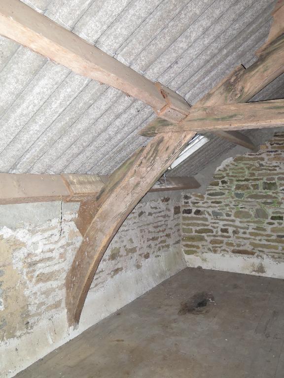 Charpente en upper-cruck, maison éclusière de Minazen 