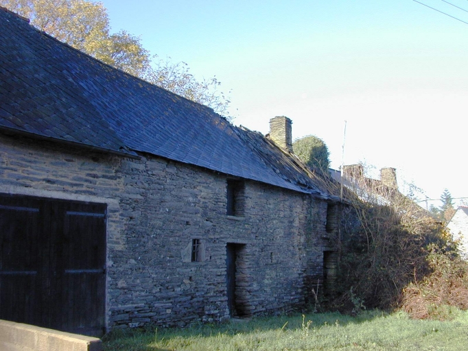 Alignement de logis, Poubreuil (Saint-Just)