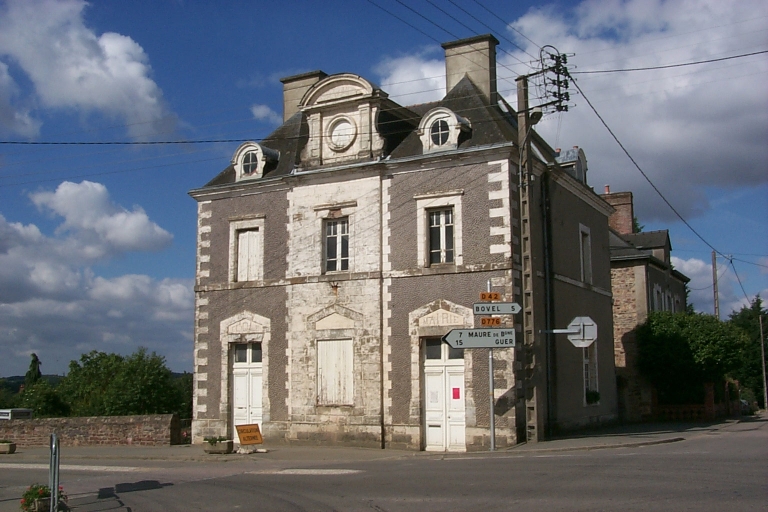 Mairie-école (La Chapelle-Bouëxic)