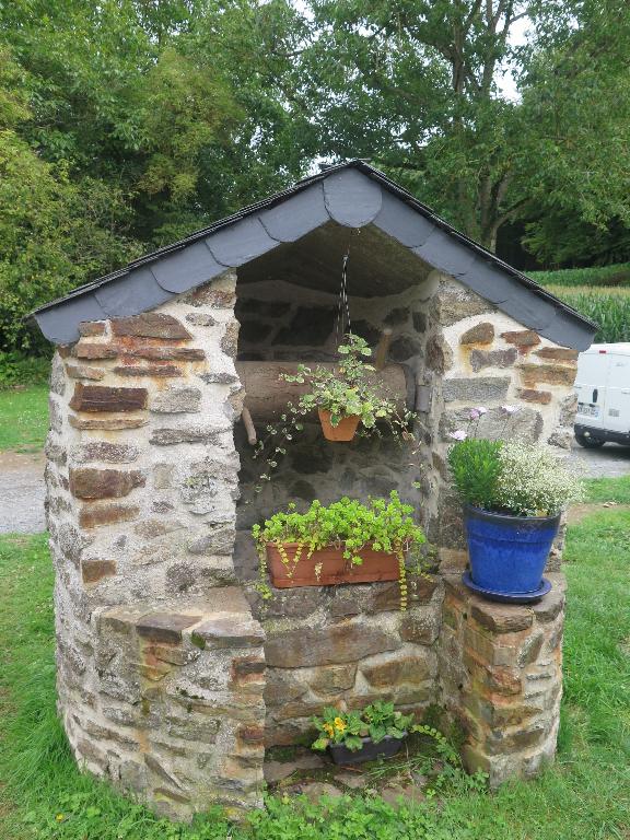 Canal d'Ille-et-Rance, maison éclusière n°46, Pont Perrin (Saint Carné)