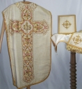 Ornement blanc 5 : chasuble, bourse de corporal, étole, voile de calice (Guipry fusionnée en Guipry-Messac en 2016)