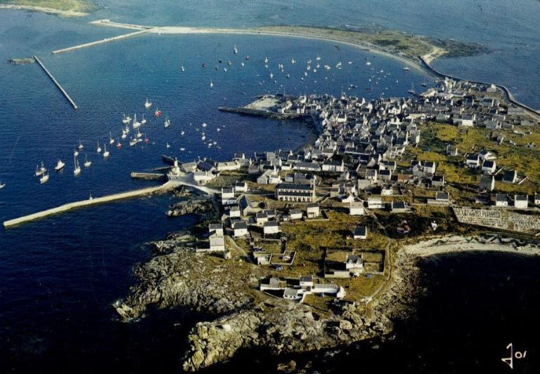 Les cales, digues et quais (île-de-Sein)
