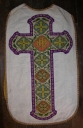 Ornement blanc 3 : chasuble, étole, manipule, voile de calice et bourse de corporal