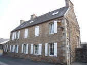 Maison, rue des Écoles (Lézardrieux)
