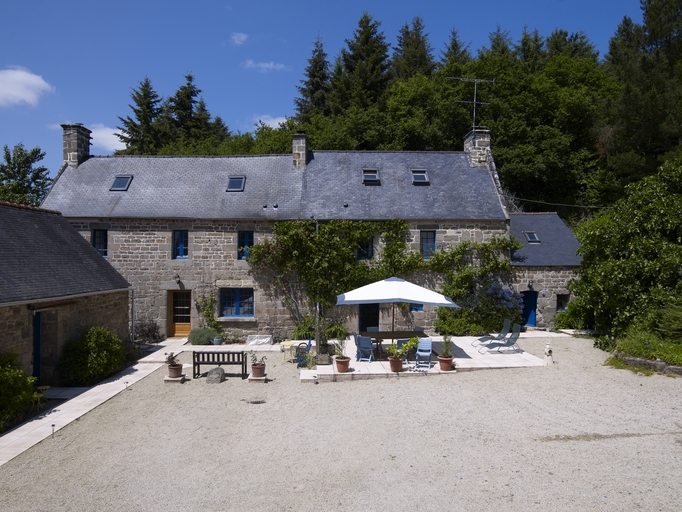 Alignement composé de deux logis de ferme (Pont Coat Dunois)