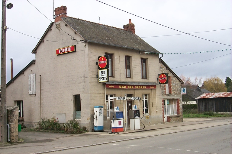 Café dit "Bar des sports" et maison, 9 avenue de l'Illet (Ercé-près-Liffré)
