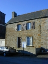 Maison, rue du Menhir (Cuguen)