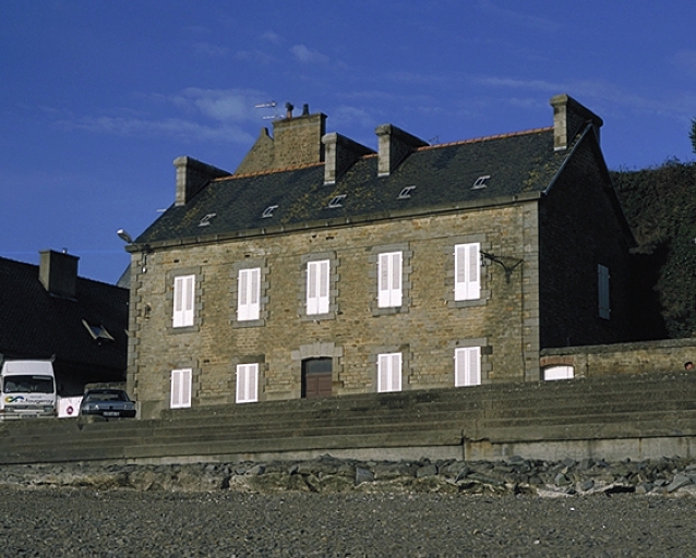 Immeuble à logements de gardiens de phare, 2 rue des Parcs, la Houle (Cancale)