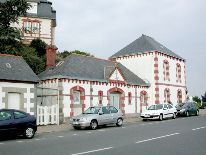 Les capitaineries, magasins des Ponts et Chaussées et bureaux des douanes sur la commune de Saint-Quay-Portrieux