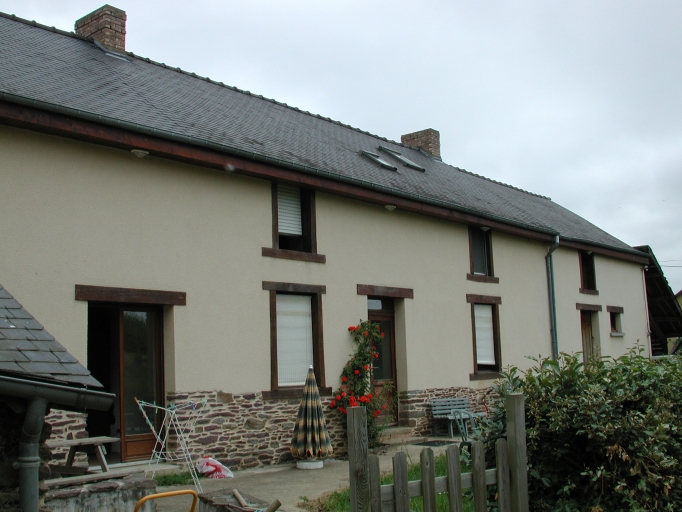 Alignement de deux maisons et de dépendances agricoles, Trénube (Talensac)