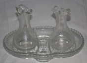 Paire de burettes et leur plateau