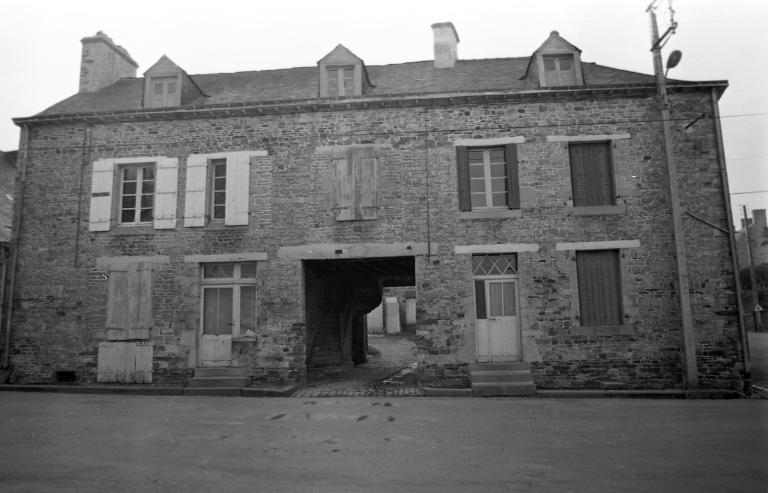 Maison, Place de l'Eglise (Coësmes)