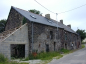 Alignement de trois maisons, Perquis (Plélan-le-Grand)