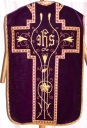 Ornement violet 1 : chasuble, bourse de corporal, étole