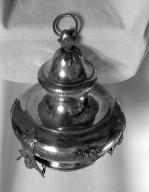 Ex-voto, lampe de sanctuaire, prieuré de bénédictins, église paroissiale Notre-Dame-du-Roc (Montautour)