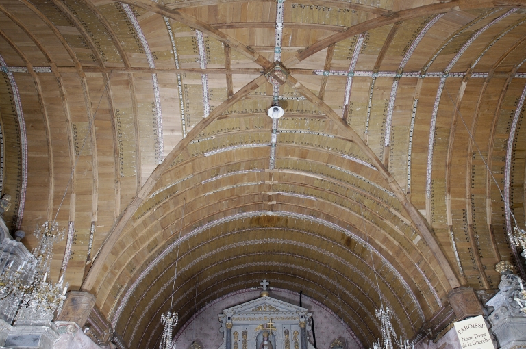 Décor de charpente : 7 entraits, sablières, lambris de couvrement