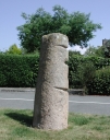 Monument (stèle gauloise dite stèle du Peulven), rue du Pont-Menou (Plestin-les-Grèves)