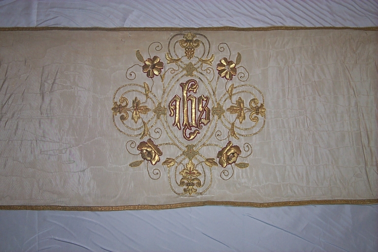 Voile huméral 2 (Maure-de-Bretagne fusionnée en Val d'Anast en 2017)