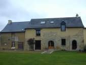 Alignement de deux fermes, la Chapronnière (Montreuil-le-Gast)