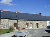 Alignement de deux logis, la Cléminoterie (Visseiche)