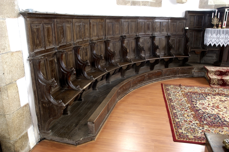 Ensemble de 10 stalles