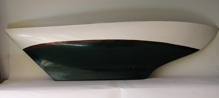 Demi-coque d'un bateau de plaisance du type "Cornu"