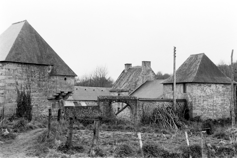 Manoir, Kerlevenez (Saint-Nicolas-du-Pélem)