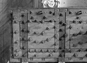 Coffre (2), église paroissiale Saint-Pierre, Saint-Paul (Neulliac)