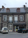 Maison à boutique, 10 place de la République (Plélan-le-Grand)