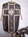 Ornement noir 4 : chasuble, étole, manipule, voile de calice