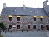 Maison, place de l'Eglise ; rue du Sergent L'Heveder (Perros-Guirec)