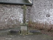 Croix monumentale, dans le Cimetière (Lourmais)