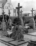 Tombeau de la famille Trémintin, dans le cimetière non étudié (Plouescat)