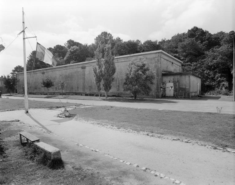 Magasin à poudre et bâtiment de commandement du Mentec (Quéven)