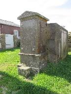 Puits, borne-fontaines, citernes et impluvium (île-Molène)