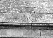 Cadran solaire, église paroissiale Notre-Dame-de-Lorette (Séglien)