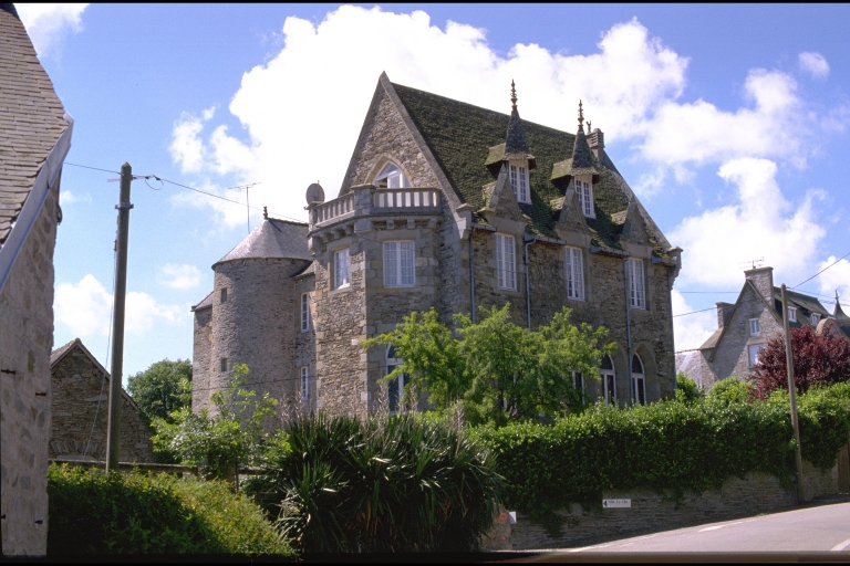 Ancien manoir, actuellement presbytère, place Beaucorps (Saint-Cast-le-Guildo)